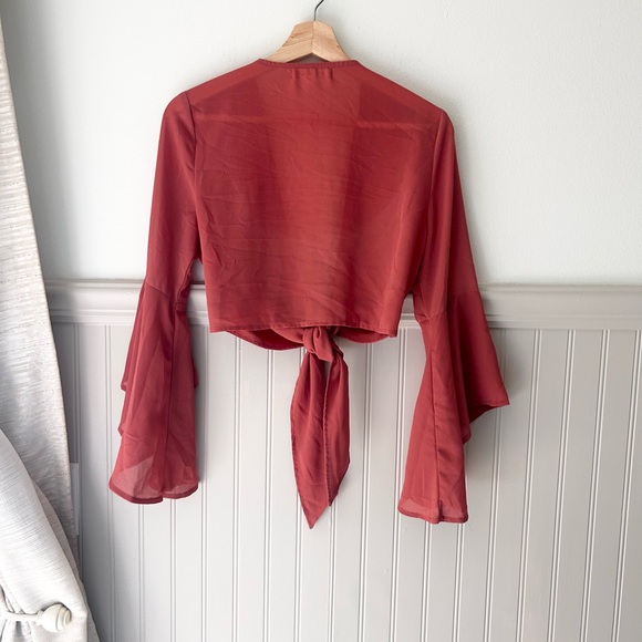 🍑 Wild Honey Coral Tie-Front Bell Sleeve Crop Top – Size Medium - Picture 7 of 7